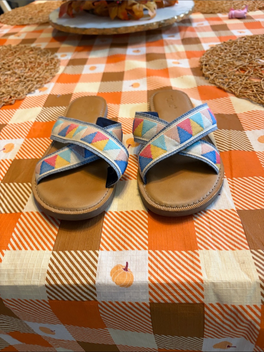 TOMS “Vic” slide